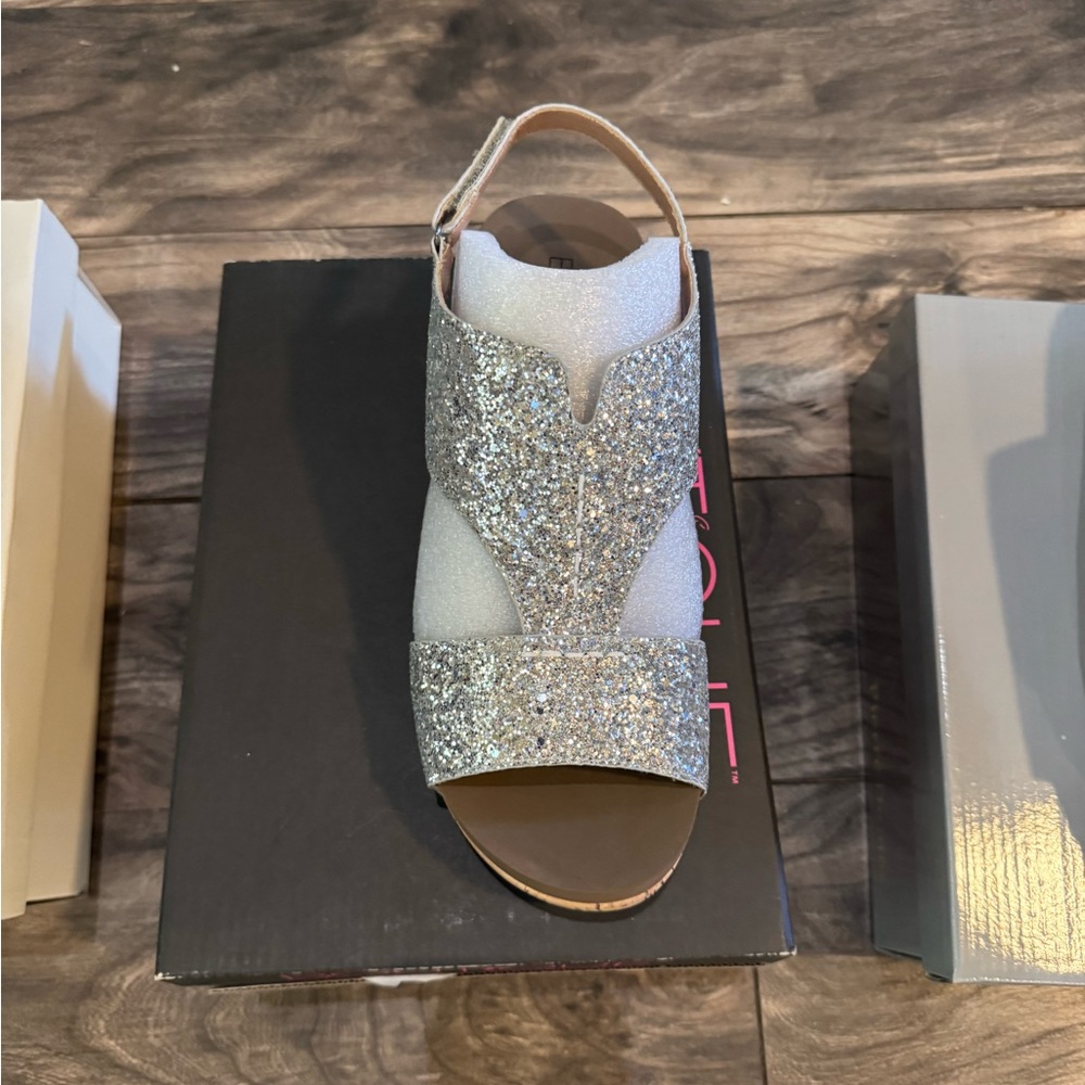 Elegant Silver Wedge Sandals with Rhinestone Embellishments